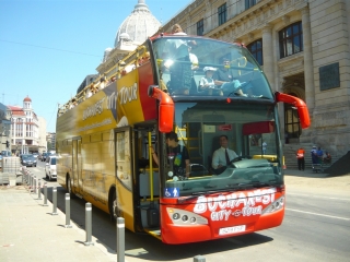 В Бухаресте появились двухэтажные автобусы