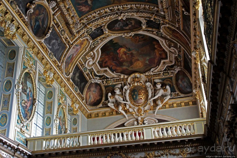 Альбом отзыва "Королевская часовня в Фонтенбло — предвестник стиля барокко"